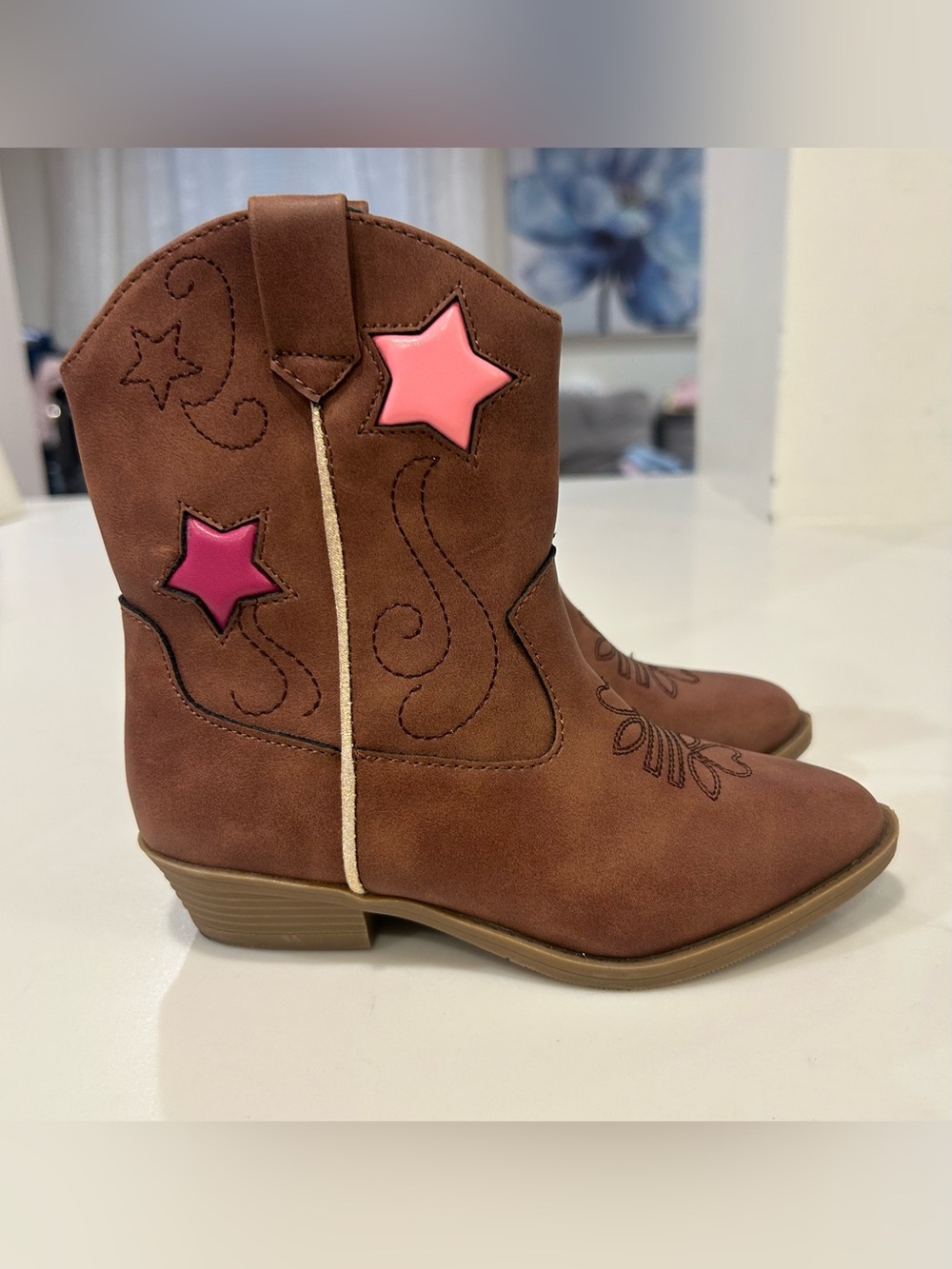 Harper Canyon Girls Brown Western Boots with Pink Star Appliqués - Picture 2 of 4